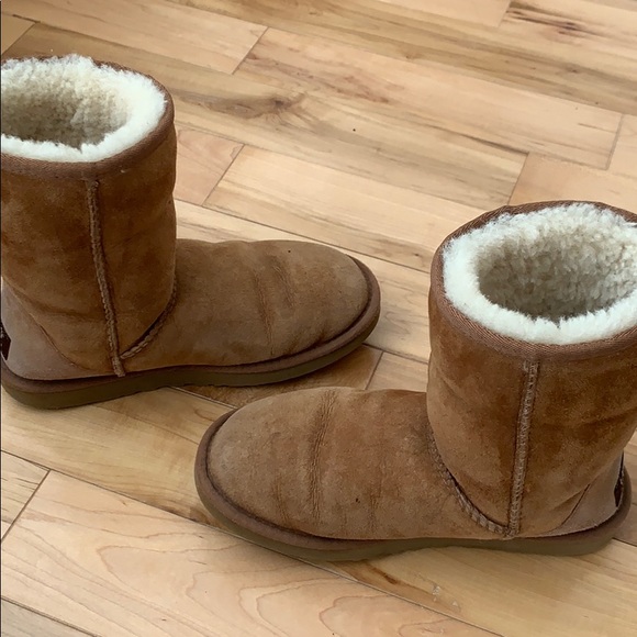 UGGS - Picture 3 of 3